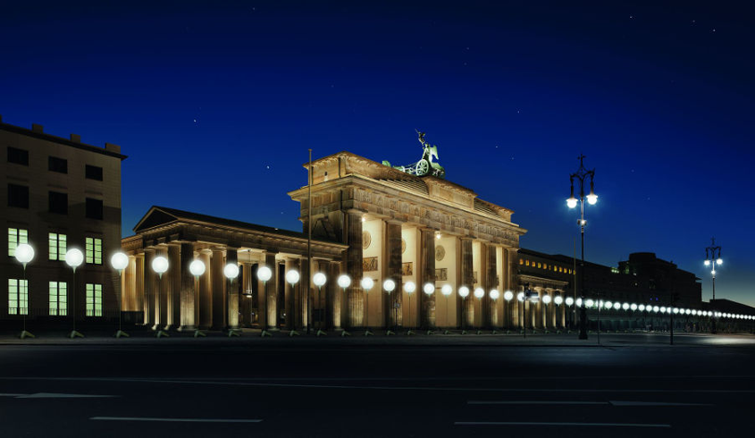 Visualisierung der LICHTGRENZE am Brandenburger Tor © Kulturprojekte Berlin_WHITEvoid / Christopher Bauder, Foto: Daniel Büche www.berlin.de/Mauerfall2014